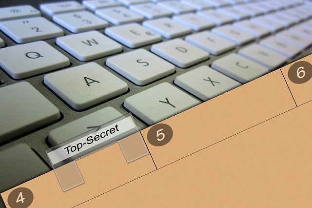 klávesnice, záložka, top secret